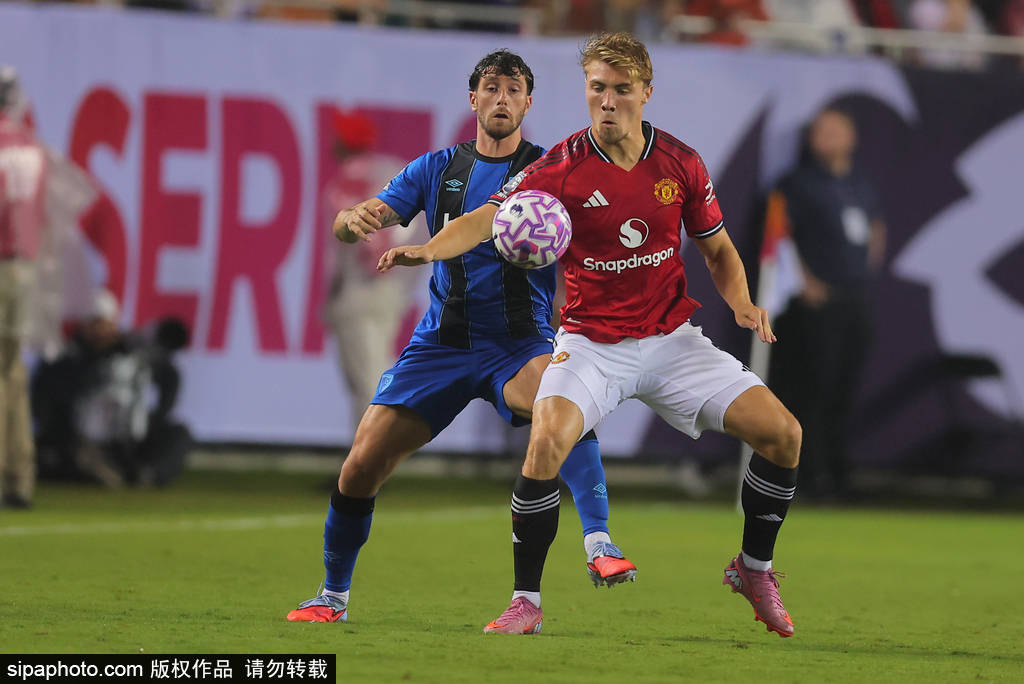 曼联新星埃桑·威廉姆斯闪耀芝加哥，齐尔克泽暖心祝贺